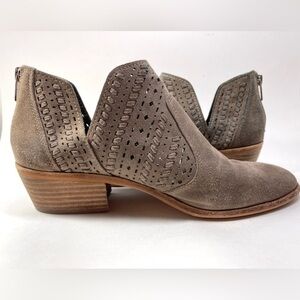 Vince Camuto Women’s Prasata Suede Ankle Boot Size 11M